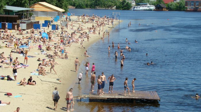 Киевский гидропарк пляжная зона.