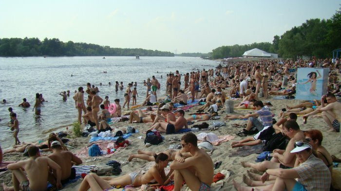 Киевский гидропарк пляжная зона.