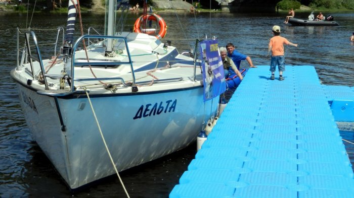 Яхт клуб на берегу Днепра